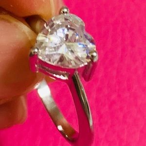 ♥️very pretty heart shaped ring